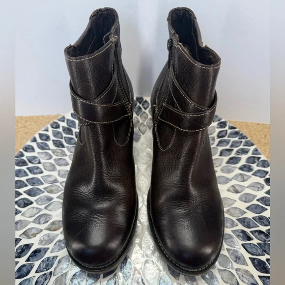 L.L.Bean Dark Brown leather Ankle Boots with Buckle Detail women’s size 8.5 - Picture 6 of 12